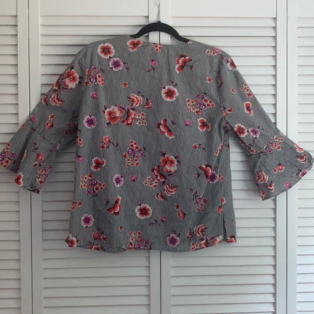 Blue Shirt With Floral Pattern and Stripes - Picture 2 of 2